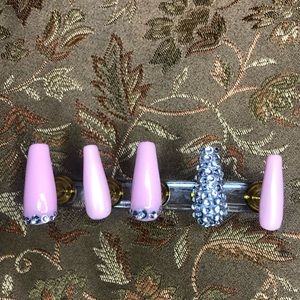 Pretty press on nails